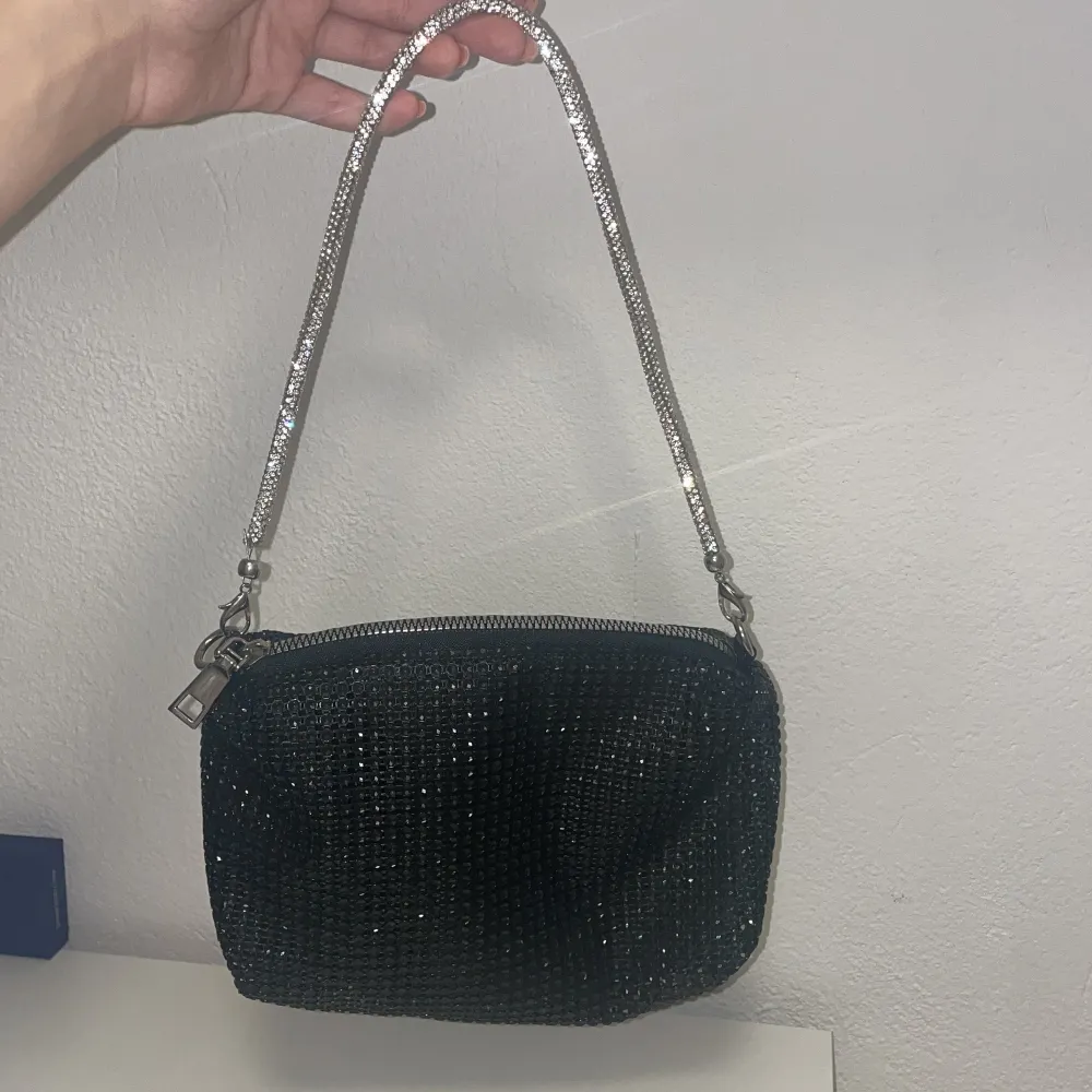 Jätte fin glitter väska som är perfekt till balen. . Laukut & Käsilaukut.