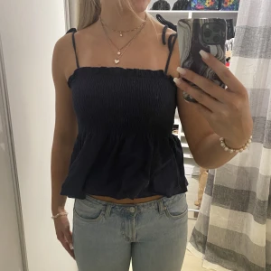 Söt topp - Mörkblå söt topp som inte kommer till användning längre. 