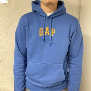 GAP hoodie - Säljer min nästintill oanvända GAP hoodie. Nypris: 589. Pris: 199. Storlek M. Skriv privat vid intresse🌟