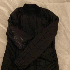 Vårjacka - En fin vårjacka från Filippa K som ej kommer till användning 🫶🏼lite nopprig så pris kan diskuteras!