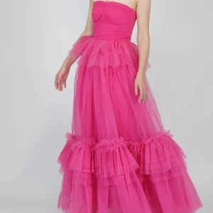 Rosa balklänning - Rosa tyll balklänning aldrig använd med prislappar kvar. EU 34