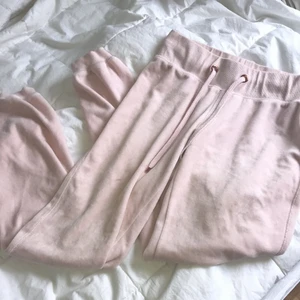 🌟🛍Lågmidjade mjukis byxor 🛍🌟 - Världens bästa fynd säljs inte längre i butik och är inte riktigt min still rensar så läger väldigt bra pris! 💝# lägmidjad # mjukis byxor 