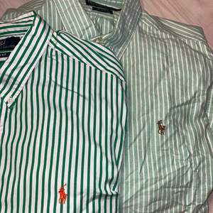 2 stycken gröna Ralph Lauren skjortor. En grön, en mintgrön med ränder. Modell Slim fit storlek XL 200kr/st eller 300kr för båda.