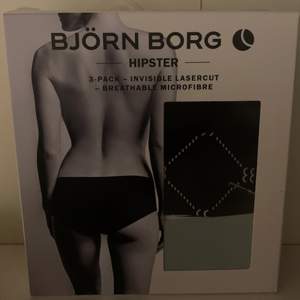 Söljer dessa hipster trosor, (ej använda!) Köpte dem och tog ut ETT par trosor för att se hur de såg ut men man såg att de var för små för mig. Säljer en förpacknig för 350kr eller båda två förpackningarna för 600kr! Plus att man inte ser troskanterna!