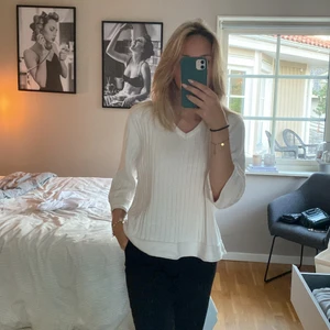 Trekvarts tröja - Köpt längesen i Barkarby. Inprincip oanvänd och har inga defekter. Storlek S 