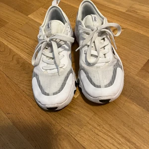 Nike - Använda 4-5 gånger 