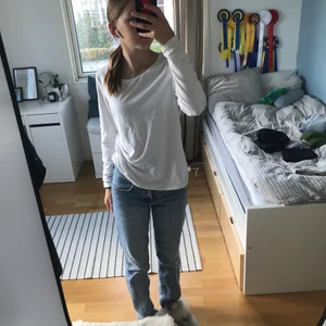 Tröja  - TRYCK INTE PÅ KÖP DIREKT!Fin tröja från gant som inte kommer till någon användning längre. Står att den är i storlek xl men passar mig som har S. Använd men fint skick💕🫶🏼