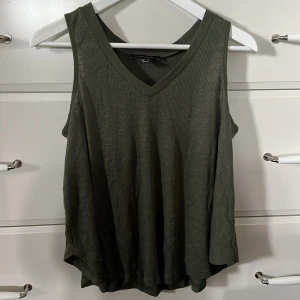 Linne strl 40 - Militärgrönt oversize linne i storlek 40. Aldrig använd. 