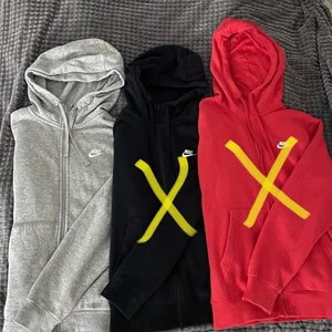 Nike zip hoodies - Säljer mina nästintill oanvända Nike Zip Hoodies i storlek S.  350kr st/ 900 för alla. (Nypris 699 kr st)  Köparen står för frakt!💗💗