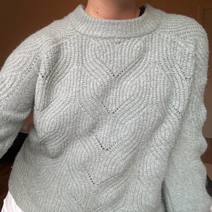 Stickad tröja - Gosig tröja från cubus. Andra bilden visar färgen bäst. Storlek xs men passar mig bra som har S/M!