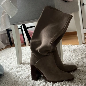 Mocka stövlar - Helt nya köpta för 1000 kr Kan posta gratis frakt