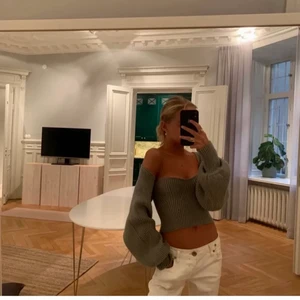 Set - Säljer detta fina sett med en stickad tubtopp och en bolero så snyggt i höst!!!