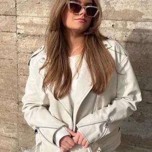 Jacka - Ny vitt skinnjacka från Nelly