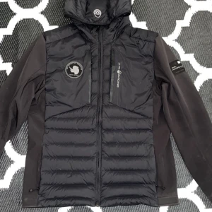 Sail racing jacka - Sail racing jacka bra skick köptes förra vintern för 3500kr säljer för 1200kr 