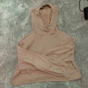 Croppad tröja - Skriv privat för flera bilder