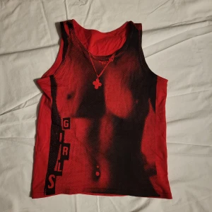 Printat linne med snyggt tryck - Häftigaste linnet som är gjort av ett små företag från Storbritannien som heter Girls girls girls by Gracie. Världens häftigaste men kommer inte till användning.