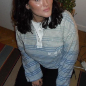 Acne tröja - Supersnygg acne tröja storlek xxs. Sitter mer som M/ L. Passar både tjej och kille. Nypris cirka 380 dollar 