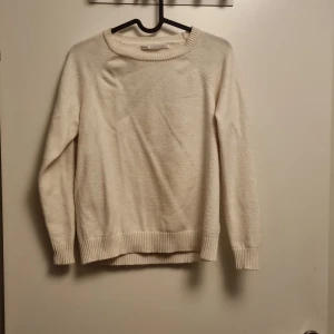 Tjoktröja  - Gräddvit tjoktröja st XS 