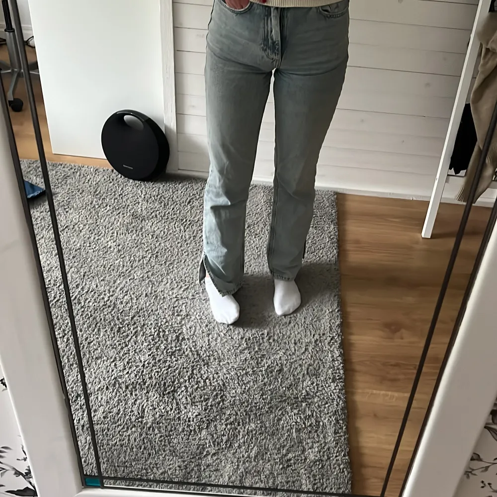 Blåa jeans från bikbok, jätte fint skick💕ny pris 600kr. Jeans & Byxor.