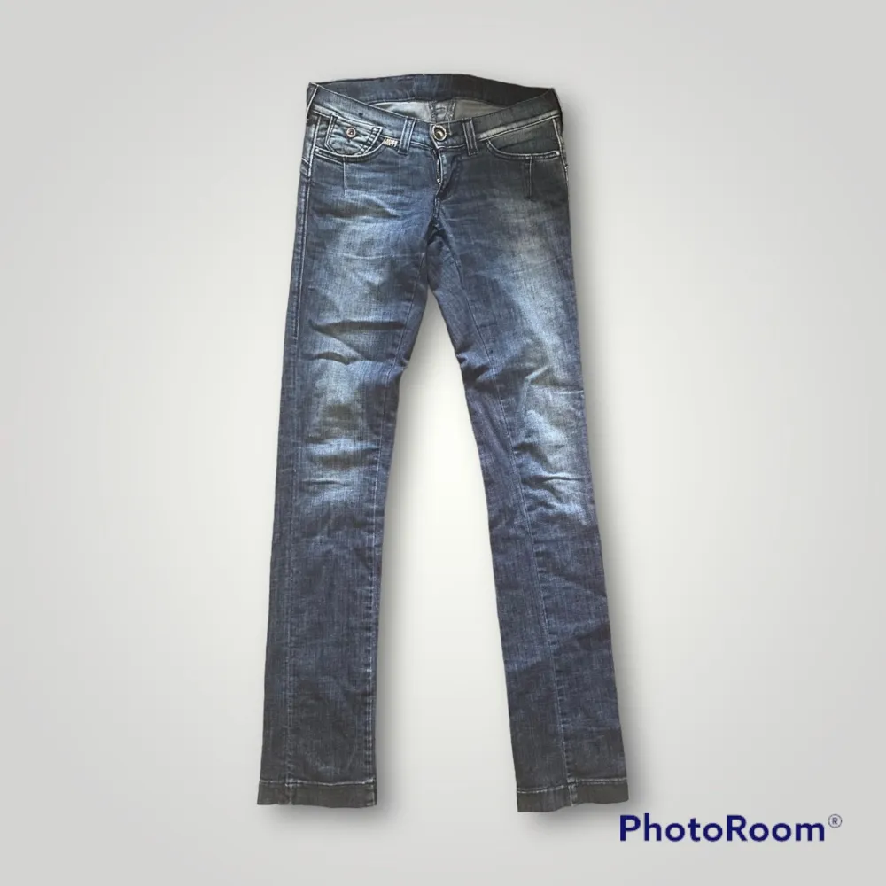 Super snyggt jeans från miss sixty i strl 25, den passade inte mig så säljer vidare . Jeans & Byxor.
