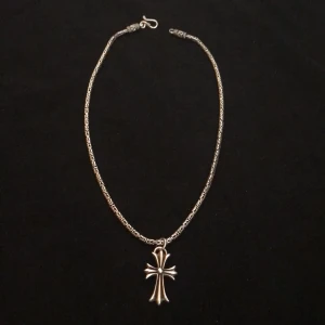 Byzantium 925silver chain with cross - Handmade 925 silver chain with cross. All together it weighs 40 grams. Purchased from Athens.