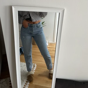 Mom jeans - Mom jeans köpta på ASOS. Oanvända då de var lite stora för min smak. För referens är jag 171 lång 