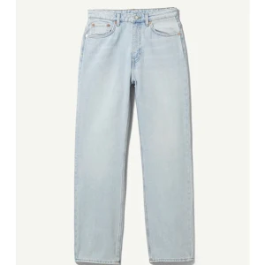 Weekday Voyage Jeans - Jättefina jeans från weekday i modellen voyage. Använda ca 2-3 ggr bara! Storlek W28 L30, sitter snyggt lågmidjade om man har mindre storlek (så jag har haft de!)🌸 köparen står för frakt🤗