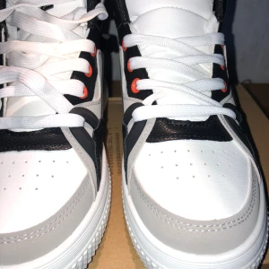 Storleken är 39  - Det är en nya skor