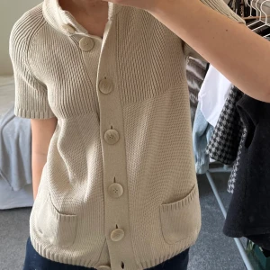 Beige topp - Beige topp köpt second hand i stl S, 175+frakt