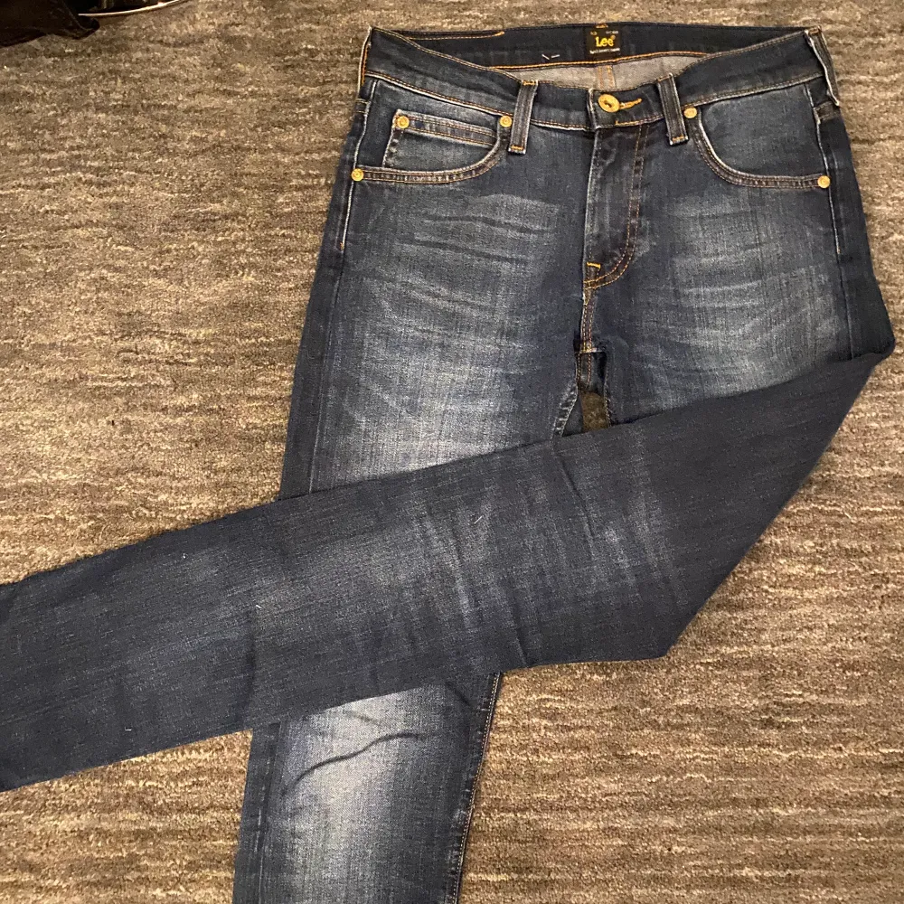 Jeans från Lee, modellen luke. Sparsamt använda. Storlek 28/23. Jeans & Byxor.
