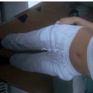 Svarta Linnebyxor - Säljer SVARTA linnebyxor från Chelsea, aldrig använda. (lånade bilder)                                                          Nypris 600kr