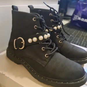 Stylish autumn boots size 40 - Good condition