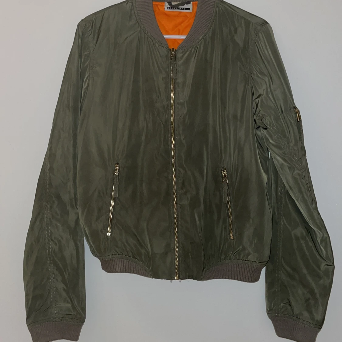 Utmärkt tunn jacka till tjejer 