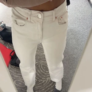 Gina jeans  - Ett par beige jeans från ginatrico. Använd ett fåtal gånger, säljer för jag aldrig använder de längre. Kan diskutera priset. 