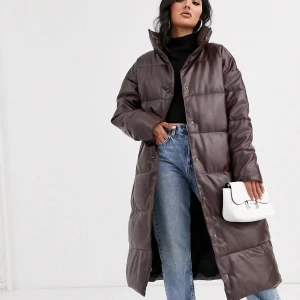 Vadderad kappa   - Chockladbrun vadderad kappa från ASOS i storlek s/m 