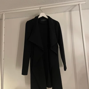 Kappa - Säljer min kappa då den inte kommer till användning den är köpt från only för 599 och är storlek XS 