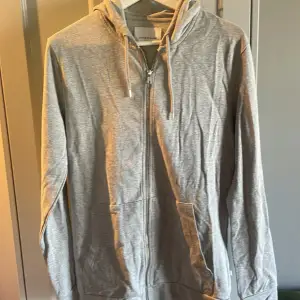 grå zip hoodie från samsøe samsøe, Skick 8/10 Ordpris: 899