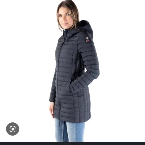 Para jumper irene - Säljer min hyfsat nya parajumper då de ej kommer till användning. Köptes våren 2022