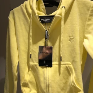 Juicy Couture hoodie - Hej, säljer Juicy hoodie i storlek XXS. Helt ny tröja med tags.