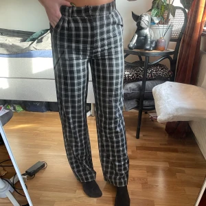 Ribecka x madlady  - Byxor från Ribeckas kollektion med Madlady, använda 1 gång. Sköna, lite stretchigt material