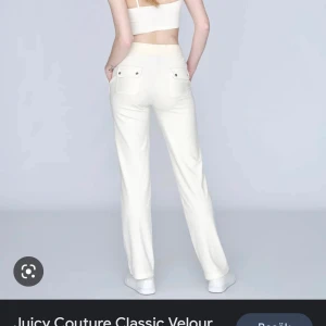 Juciy byxor - Säljer mina vita juciy byxor. Dom är i bra skick. Inga skador och är i storlek xxs❤️ jag köpte det för 1000kr och säljer för 900kr pga att det nästan är helt i ny form.  +66kr frakt