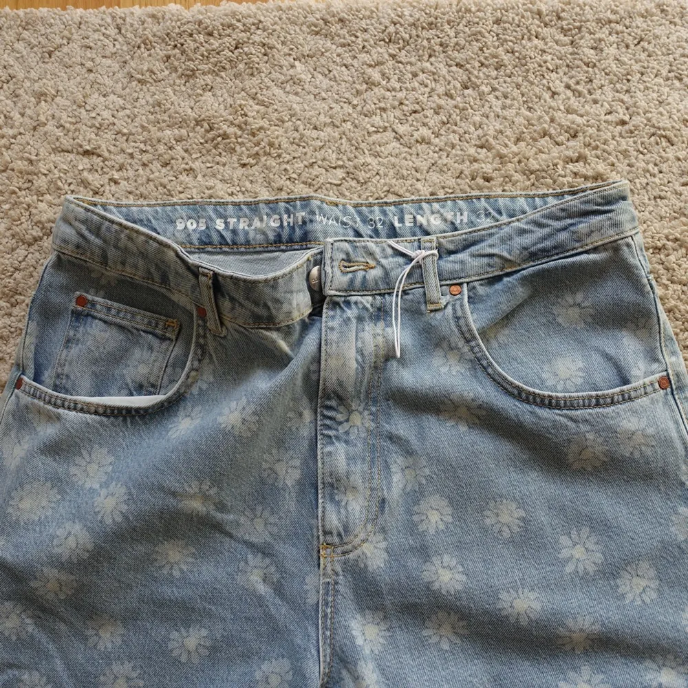 Super fina och skit coolt. Använde ba 1 gång straight jeans Storleken är 32. Jeans & Byxor.