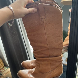 Cowboyboots - Tyvärr för små för mig:(  Skitsnygga vintage stövlar!! 