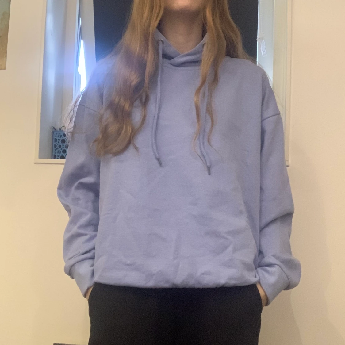 Blå hoodie