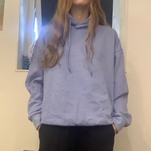 Blå hoodie - En blå hoodie köpt från lager 157 för 150kr || Aldrig använd || Köparen står för frakt || 