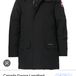 Canada goose  - Canada goose langford svart bra skick endast litet hål längst ner på sidan inget som syns eller påverkar 