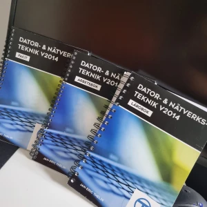Dator och nätverksteknik v2014 - Kurslitteratur för Dator och Nätverksteknik / Datorteknik  Säljs som paket. -Lärobok -Arbetsbok -Facit  Begagnade men inte ifyllda.  Finns att hämta i Solna eller så kan jag möjligtvis möta upp kring Stockholm/Sundbyberg.