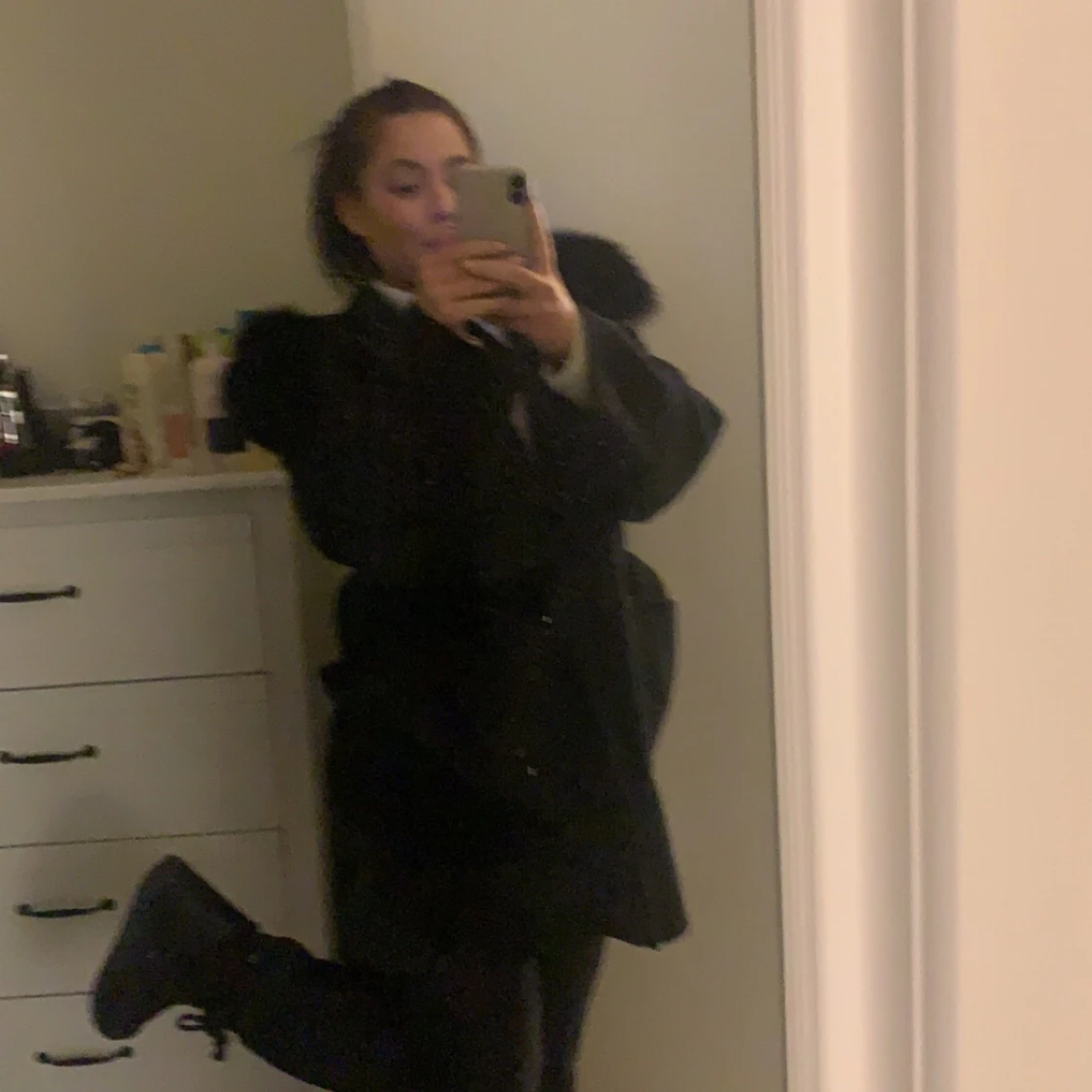 Svart pälskappa - 90