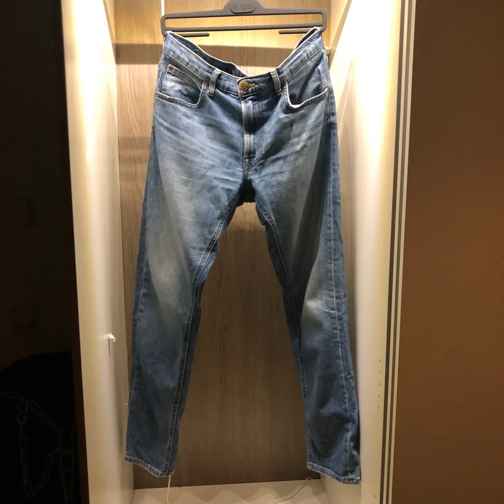 Gammalt par jeans knappt använda bra skick . Jeans & Byxor.