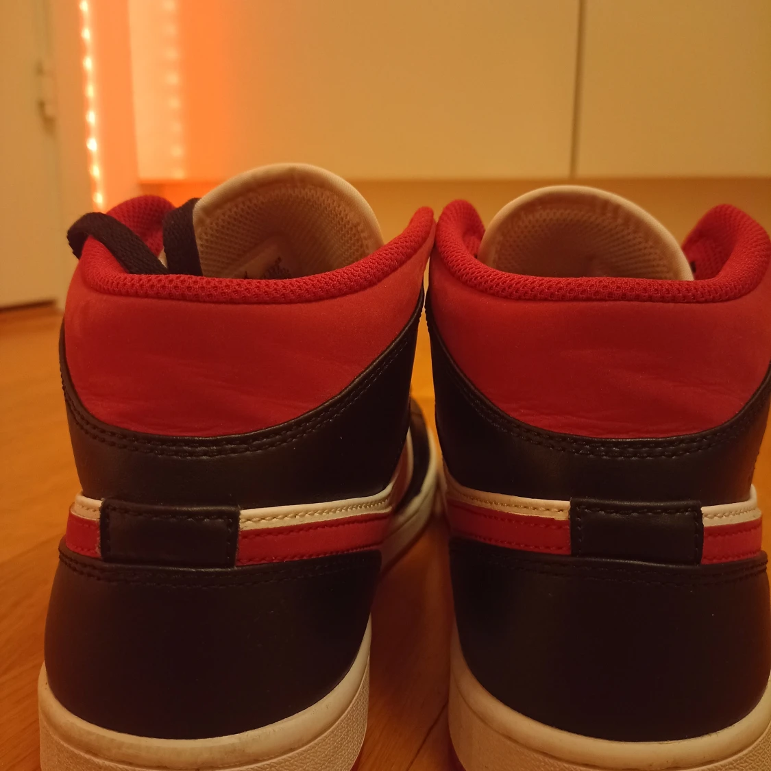 Jordan 1 mid gym red  - 91